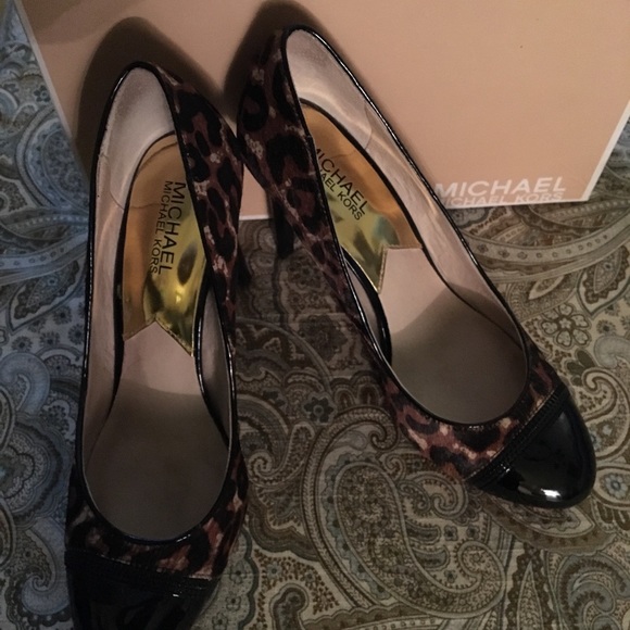 Michael Kors Leopard Pump - Picture 5 of 5
